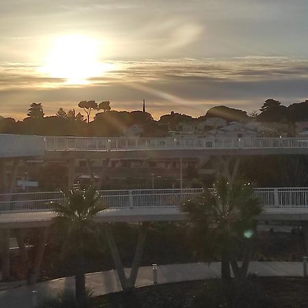 Centre Port,Studio Cosy,Vue Piscine Et Sur Le Parking Prive Ainsi Que Le Mont Saint Martin Agde Dış mekan fotoğraf